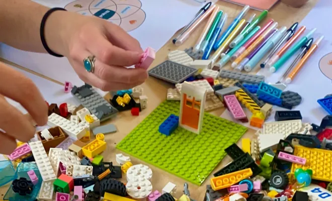 Atelier Ikigaï LEGO® à Lille : séance d’écriture dans le cahier d’exercices
